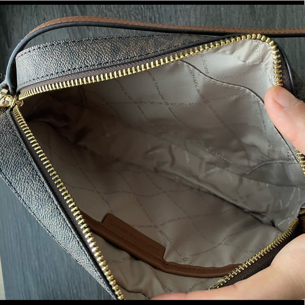New , Authentic Michael Kors brown jet set Crossbody bag - Picture 6 of 15